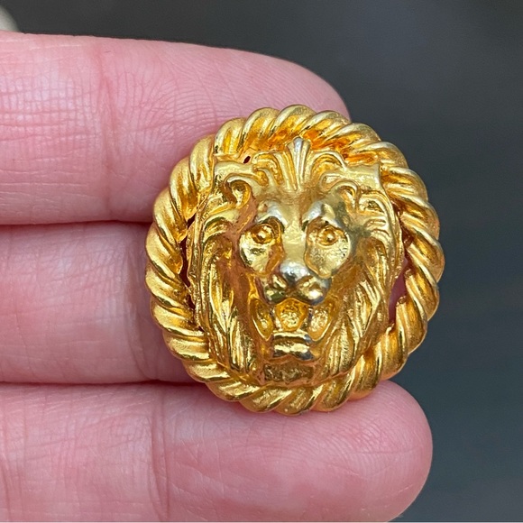 Vintage Unsigned Lion Head Roaring Lion Gold-tone Pierced Earrings - Picture 4 of 12